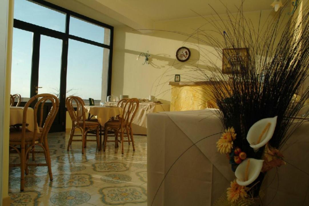 マカリ Torre Salina Bed & Breakfast エクステリア 写真
