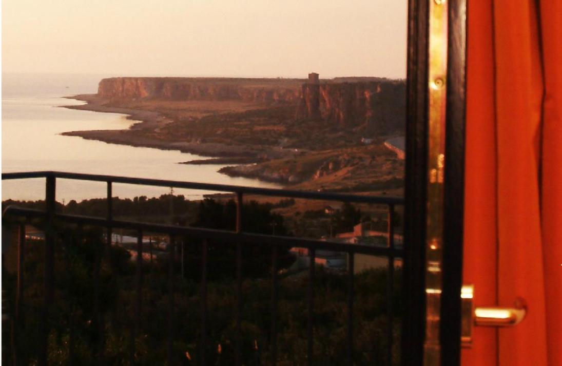 マカリ Torre Salina Bed & Breakfast エクステリア 写真