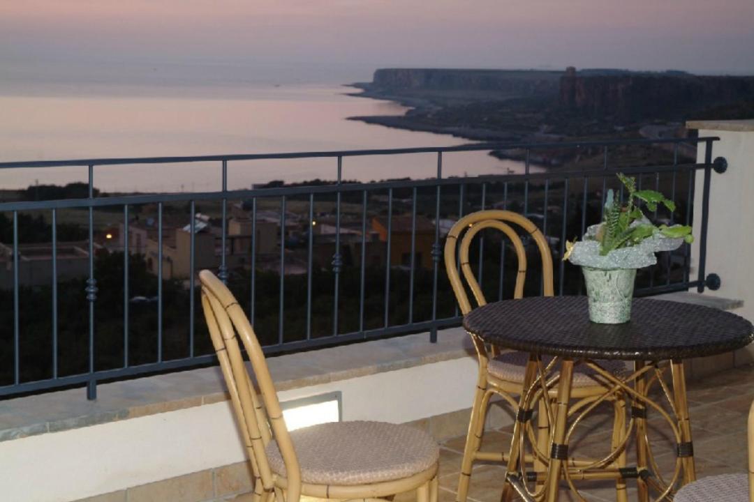 マカリ Torre Salina Bed & Breakfast エクステリア 写真