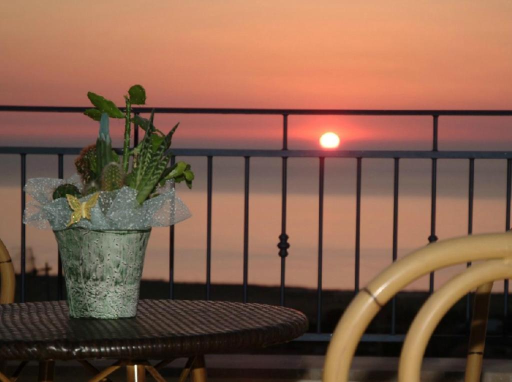 マカリ Torre Salina Bed & Breakfast エクステリア 写真